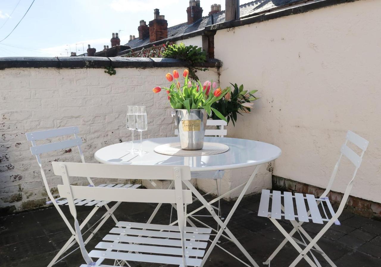 Luxury Living Outside The City Walls - Sleeps Six! Chester Exterior photo