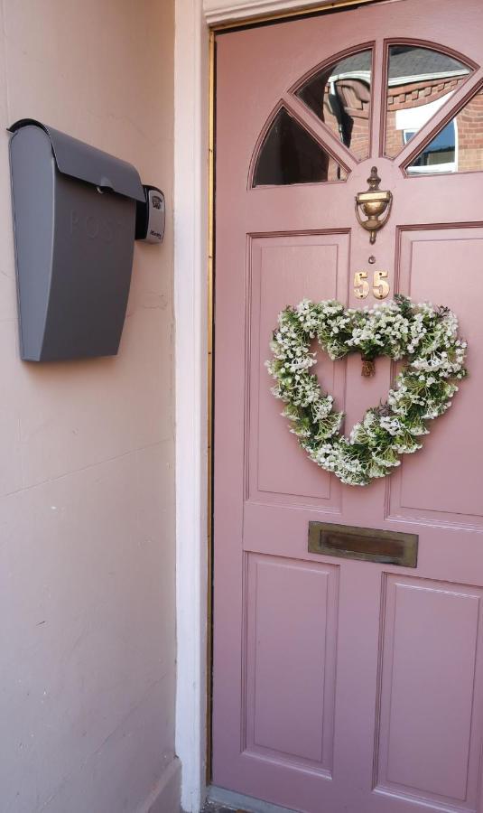 Luxury Living Outside The City Walls - Sleeps Six! Chester Exterior photo