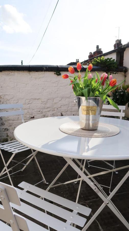 Luxury Living Outside The City Walls - Sleeps Six! Chester Exterior photo