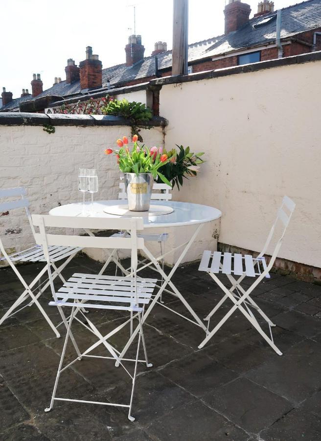 Luxury Living Outside The City Walls - Sleeps Six! Chester Exterior photo