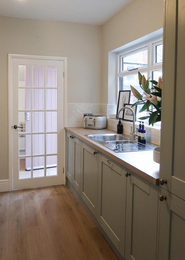 Luxury Living Outside The City Walls - Sleeps Six! Chester Exterior photo
